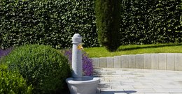 Fuente de piedra Roma gris