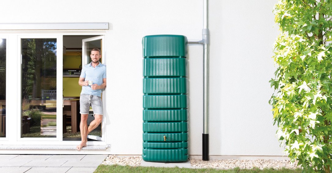 4rain | Wall-mounted slim tank dark green